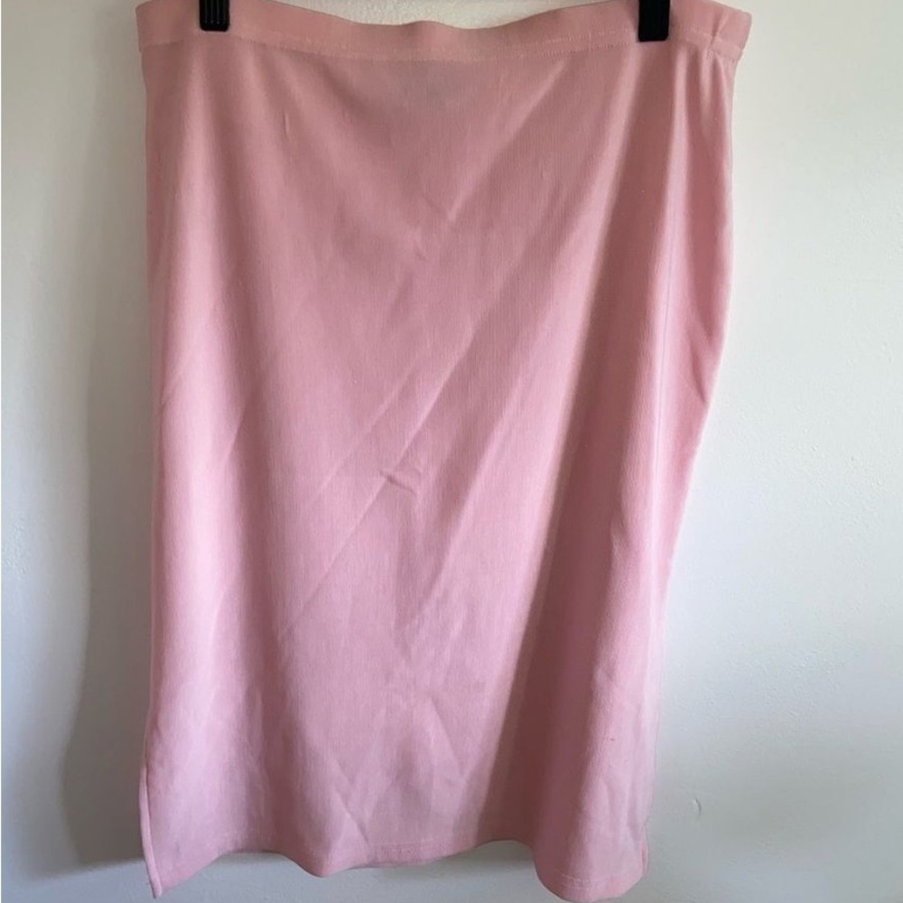 Chic Pink Pencil Skirt